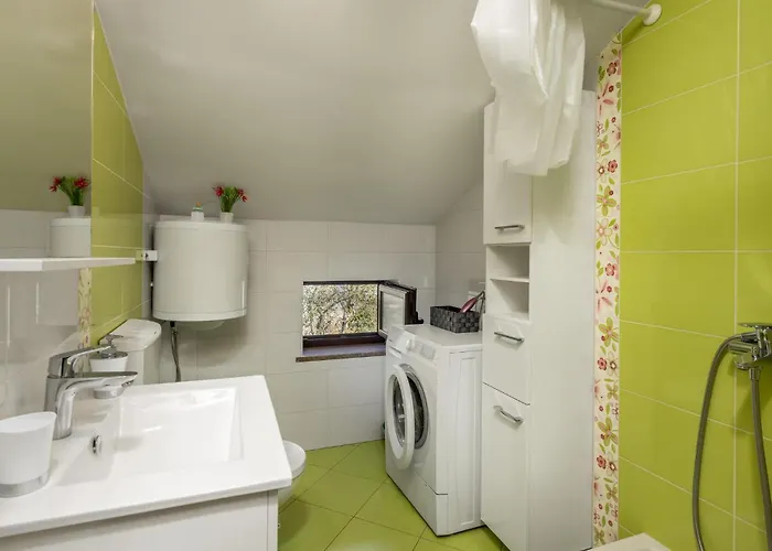 2 Bedroom Cozy In Apartament