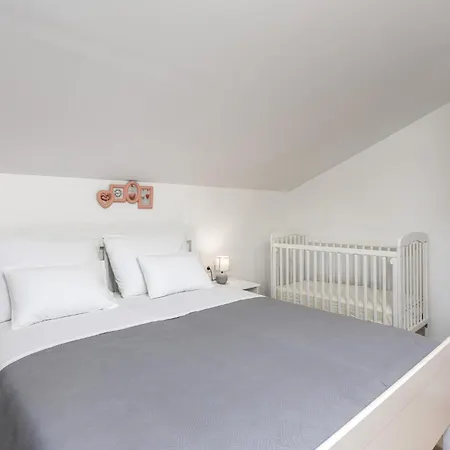 Cozy In With House Sea View Apartment