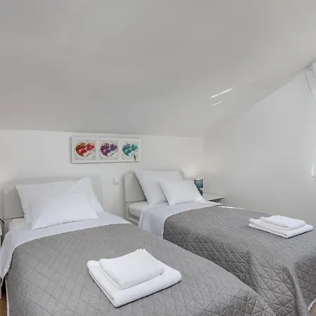 Cozy In With House Sea View