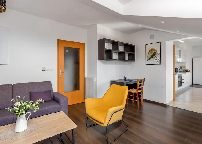 2 Bedroom Cozy In *