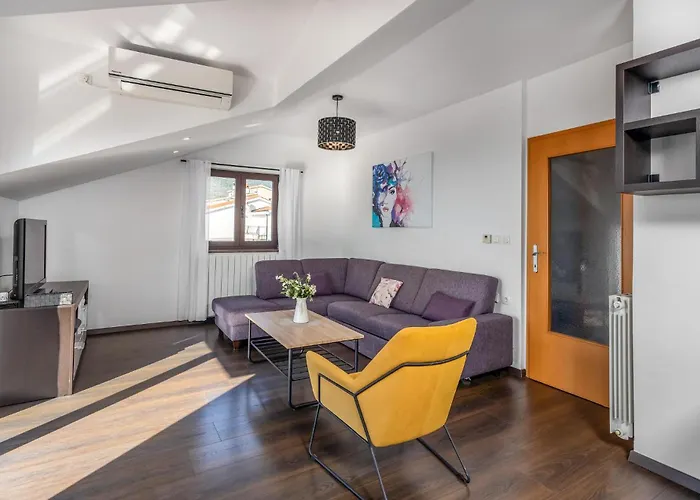 2 Bedroom Cozy In Appartement *