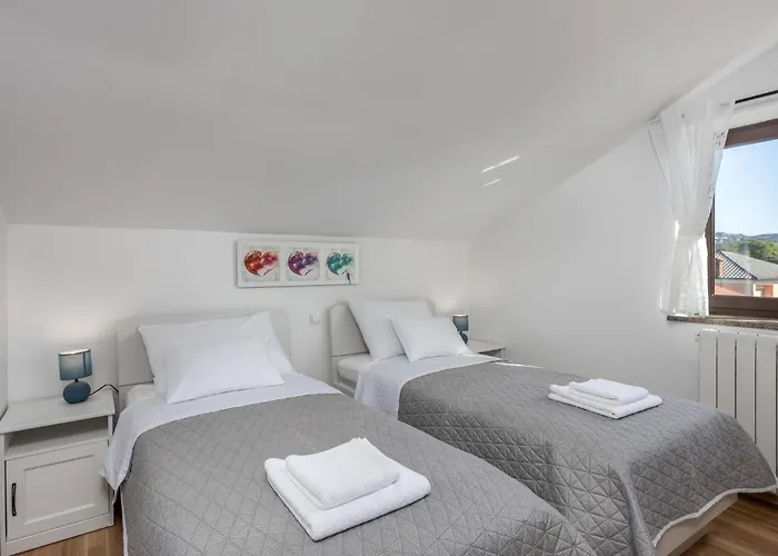 2 Bedroom Cozy In