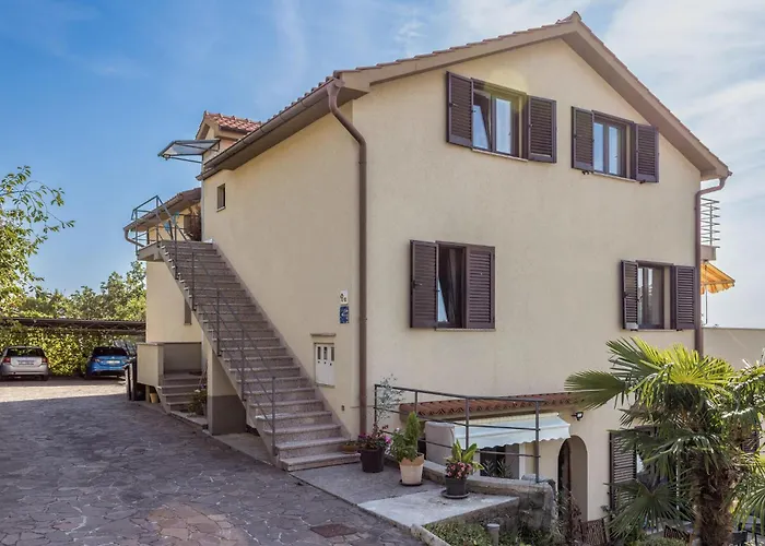 2 Bedroom Cozy In Appartement